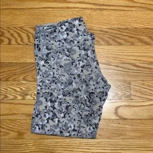 LuLuLemon crop leggings US size 4